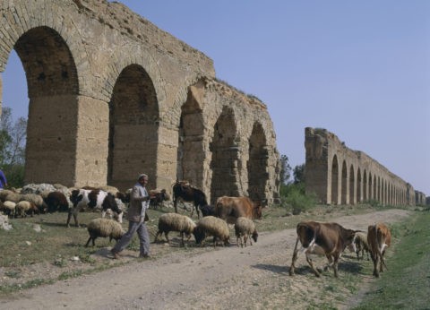 ツボルマジョス ローマ時代の水道橋