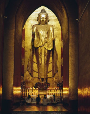 アーナンダ寺院内部の仏像