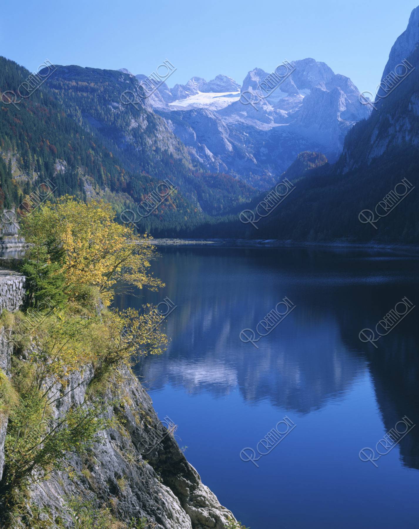 秋のゴーザウ湖とダッハシュタイン Ｗ