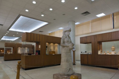 考古学博物館 春の神