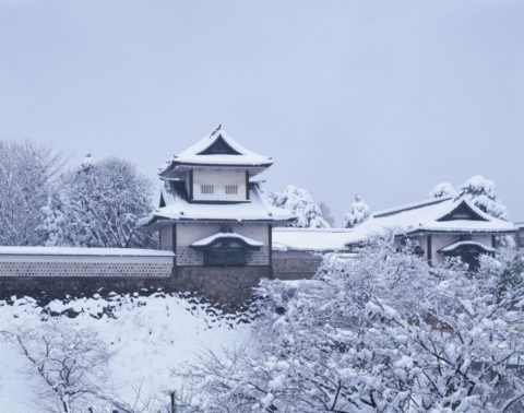 雪の金沢城址