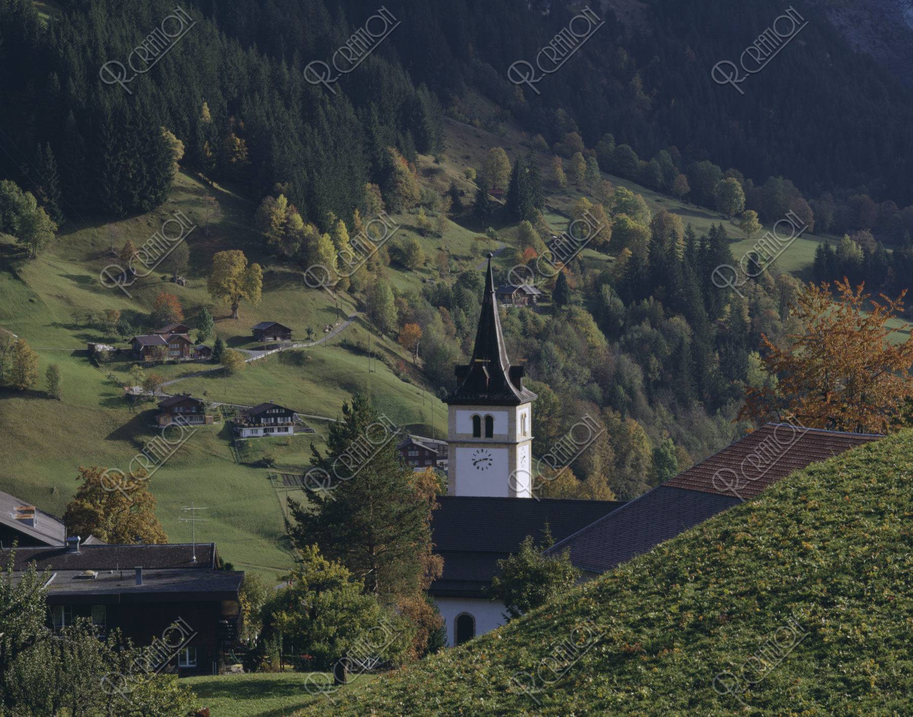 谷間の教会 スイス