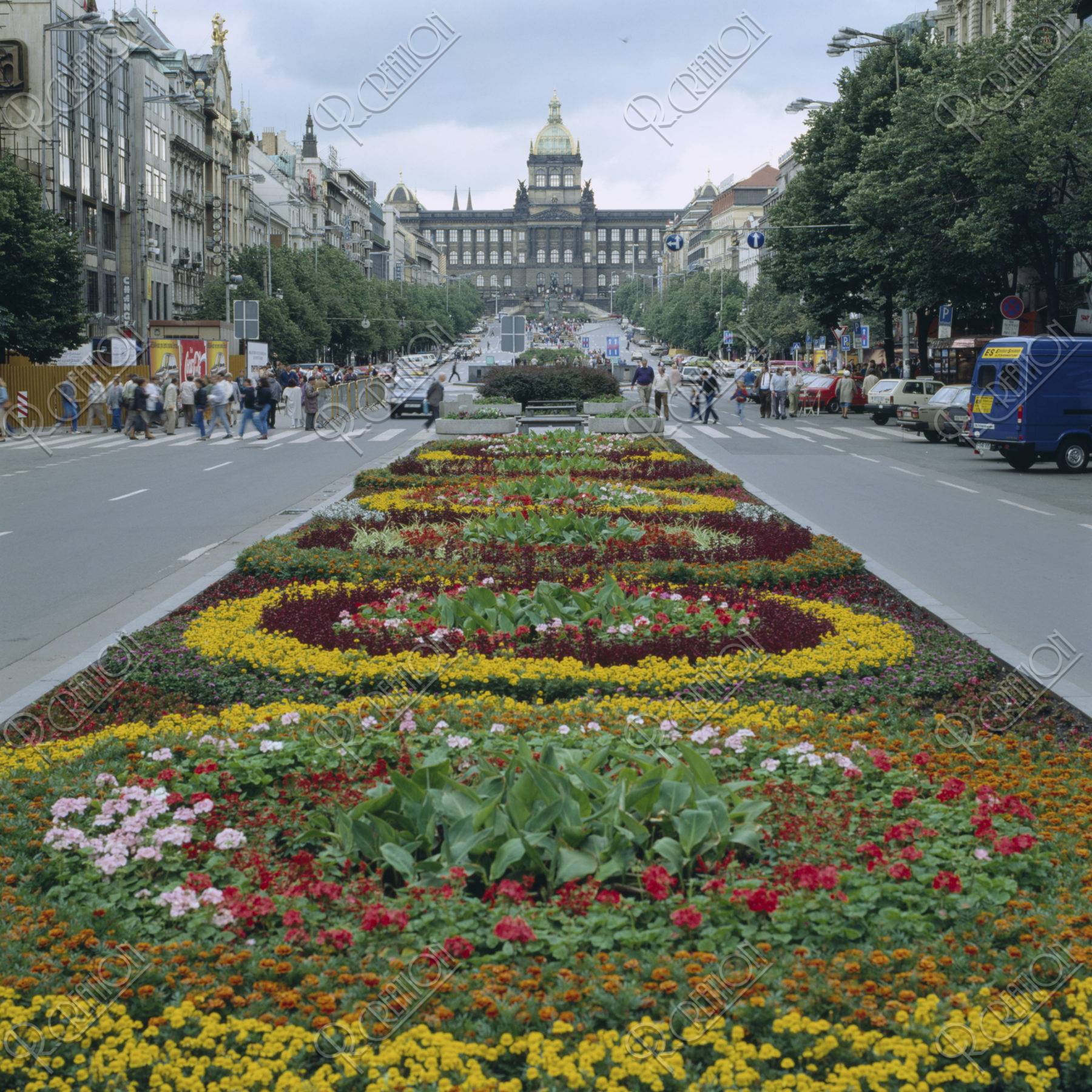 バーツラフ広場と花壇 ストックフォト アールクリエーション