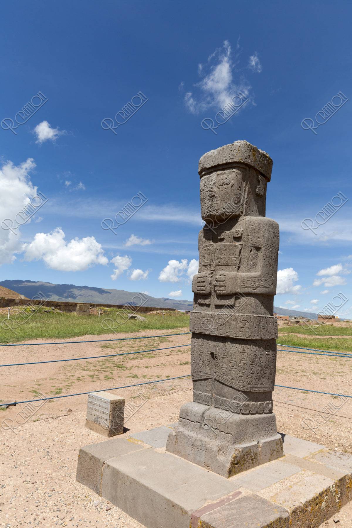 ティワナク遺跡 神像