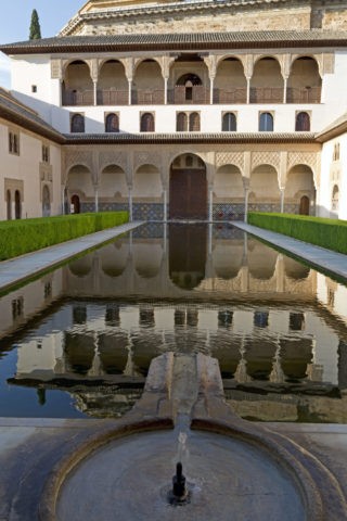 アルハンブラ宮殿 アラヤネスの中庭
