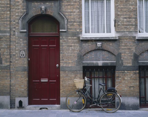 ドアと自転車 ベルギー