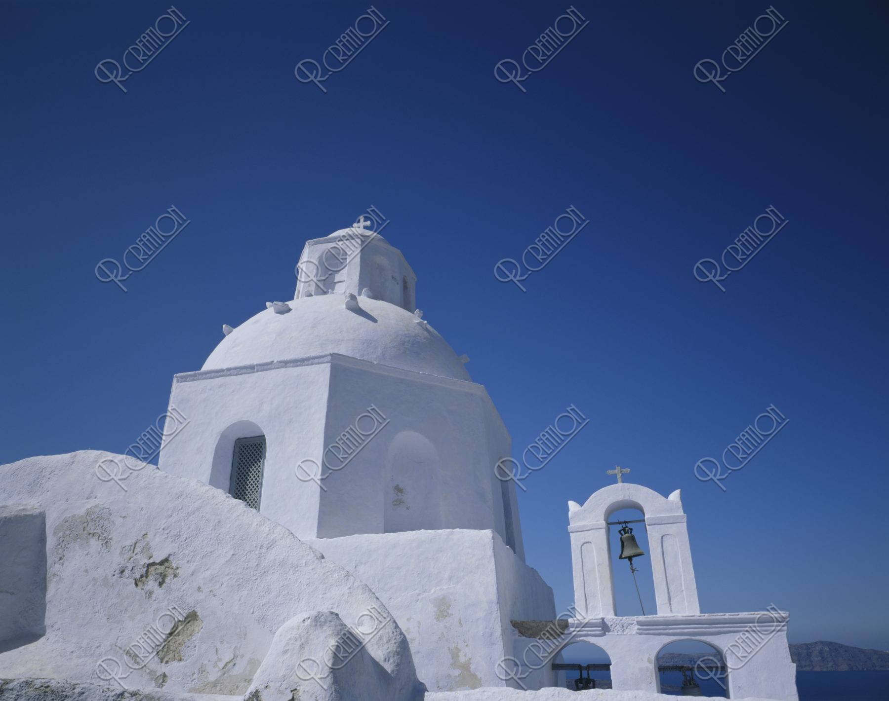白い教会 サントリーニ島 ギリシャ