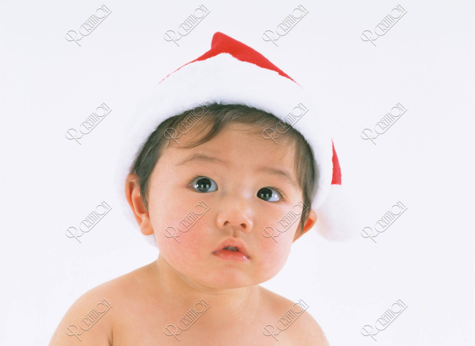 サンタ帽の赤ちゃん