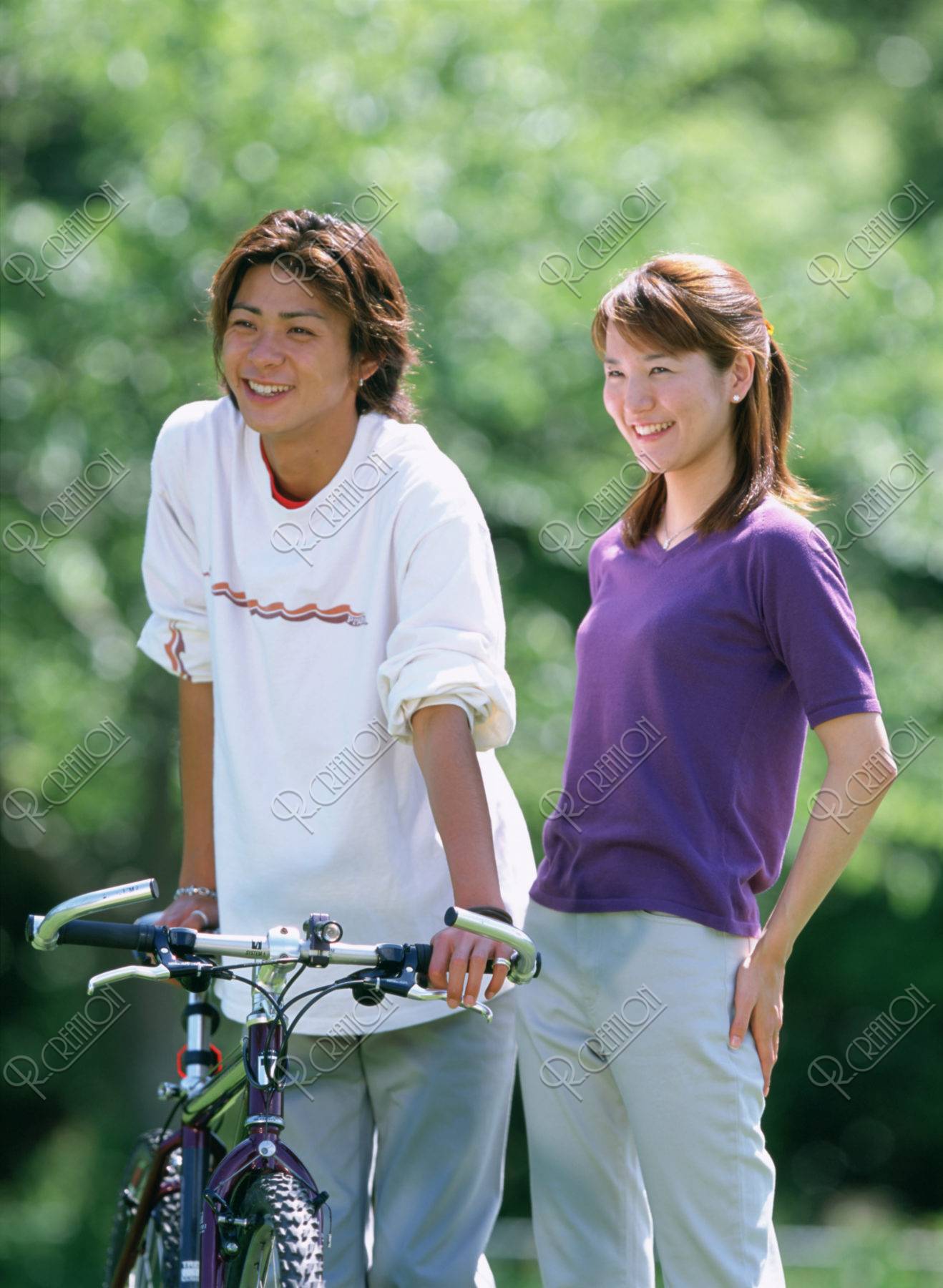 自転車のカップル