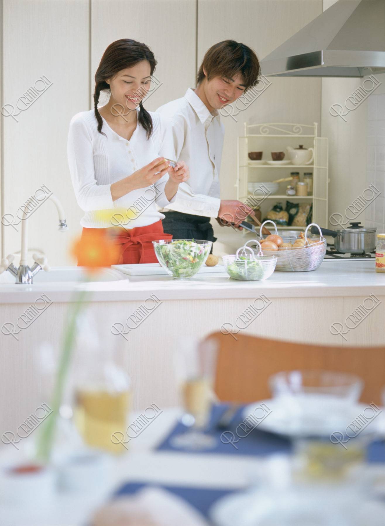 キッチンのカップル