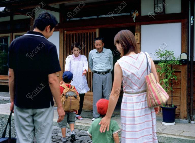帰省するファミリー | 写真 | アールクリエーション