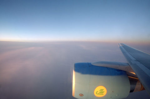 夜明け前の飛行 ウズベキスタン航空