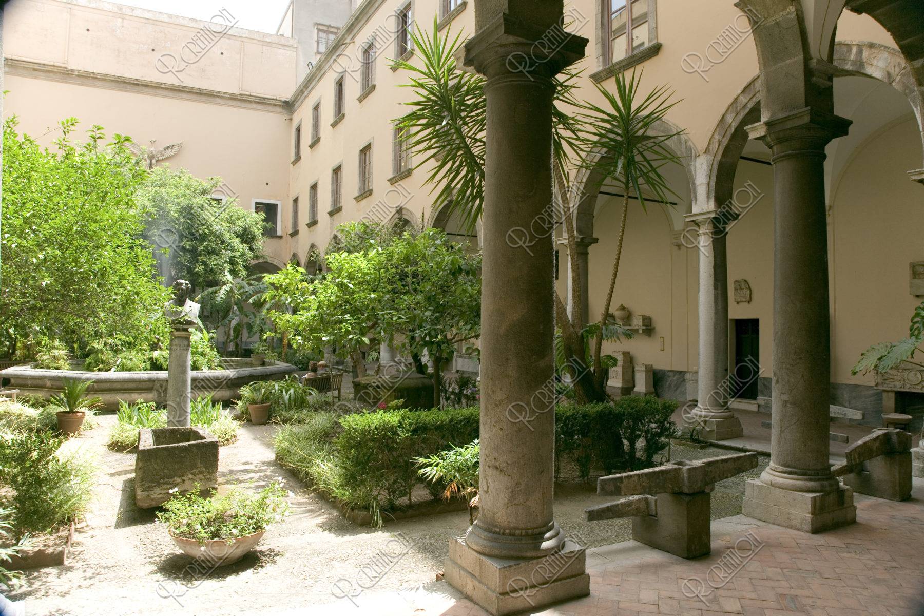 州立考古学博物館中庭