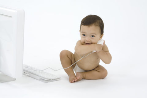 パソコンと赤ちゃん