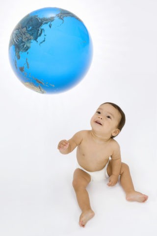 ガラスの地球儀と赤ちゃん ＣＧ