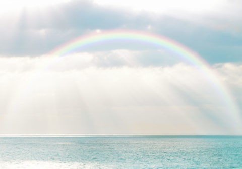 虹と海