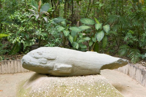 ラベンダ遺跡公園 シャチの石碑