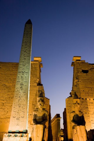ルクソール神殿の夜景 世界遺産
