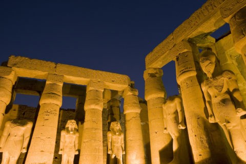 ルクソール神殿の夜景 世界遺産