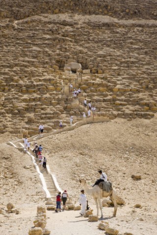 スネフェル王のピラミッド 入口 世界遺産