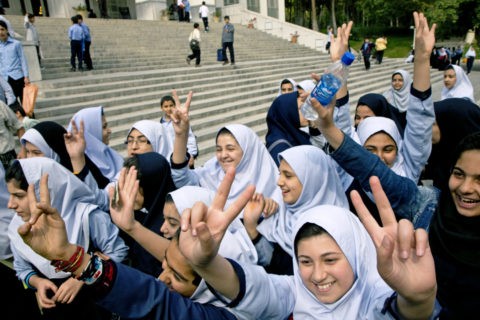 イランの女子中学生