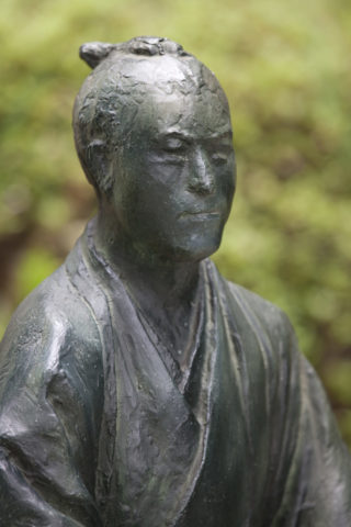 中岡慎太郎の像