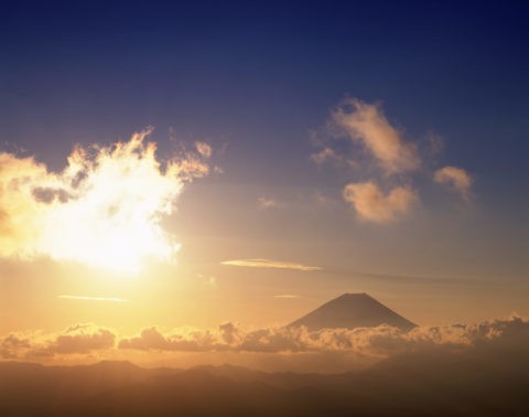 朝日と富士山