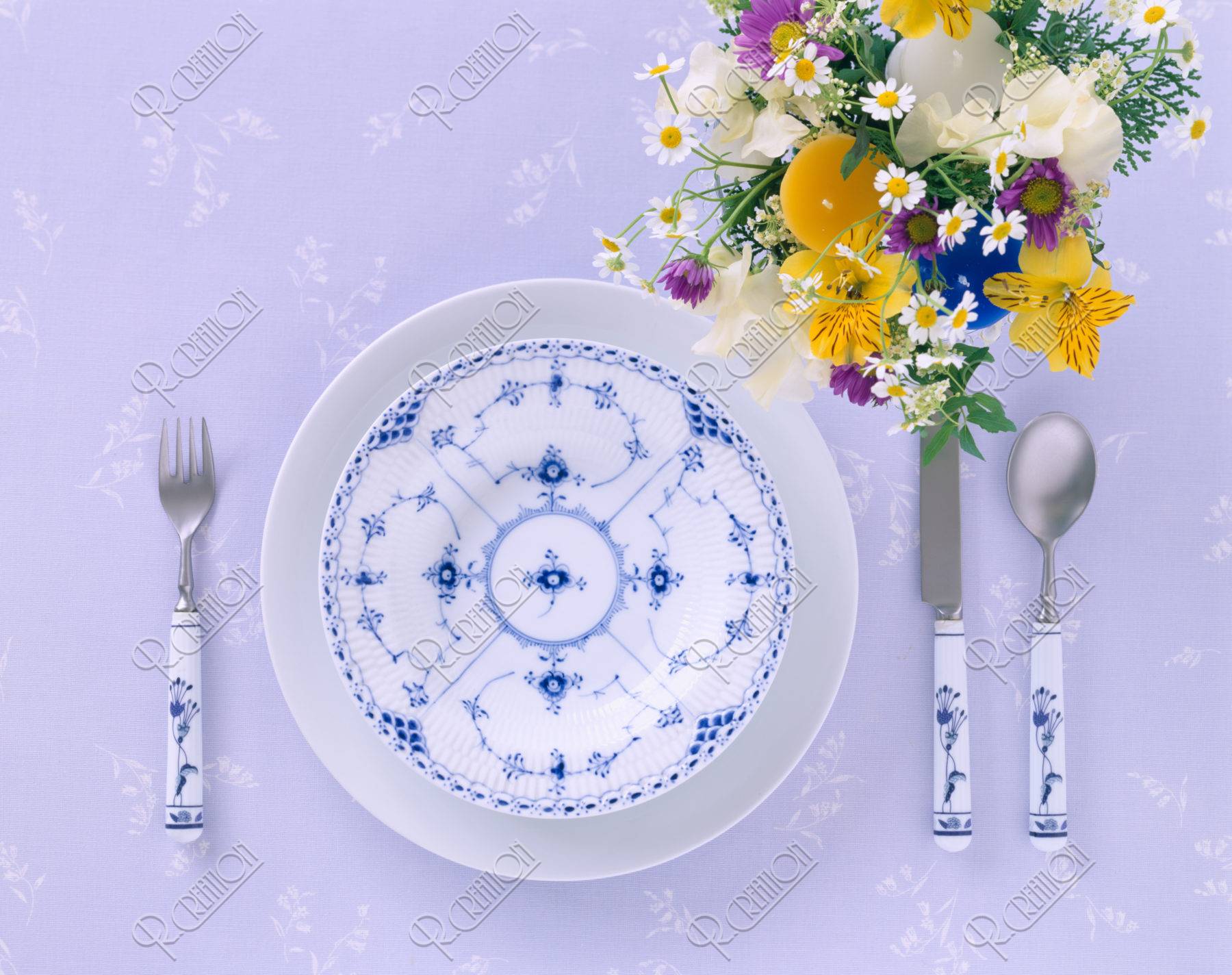 ディナーイメージ 青い柄のお皿
