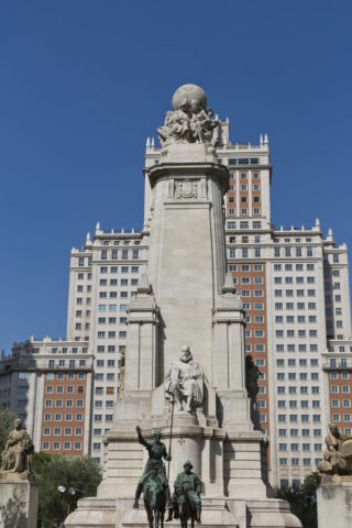 スペイン広場 ドンキホーテの像