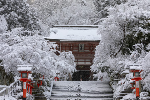 雪の鞍馬寺 山門
