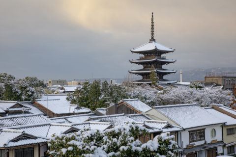 雪の八坂ノ塔