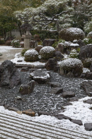 雪の妙満寺 庭園