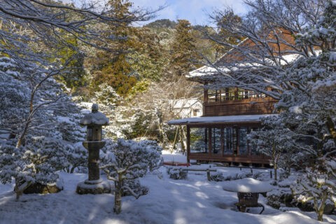 雪の旧竹林院庭園