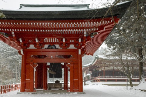 積雪の鐘楼と大講堂 延暦寺