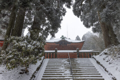 降雪中の比叡山戒壇院 延暦寺