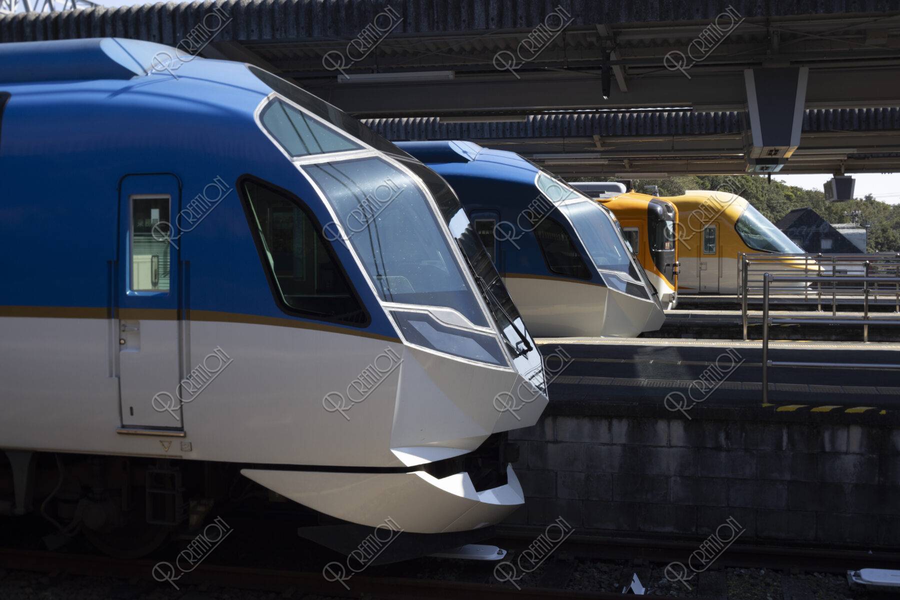 賢島駅停車中の近鉄特急