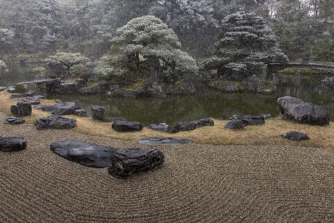 雪降る醍醐寺三宝院庭園