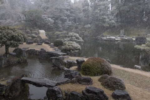雪降る醍醐寺三宝院庭園